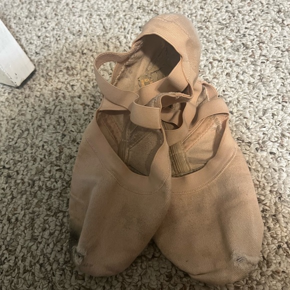 Preloved ballet shoes for decoration or crafts - Picture 1 of 3